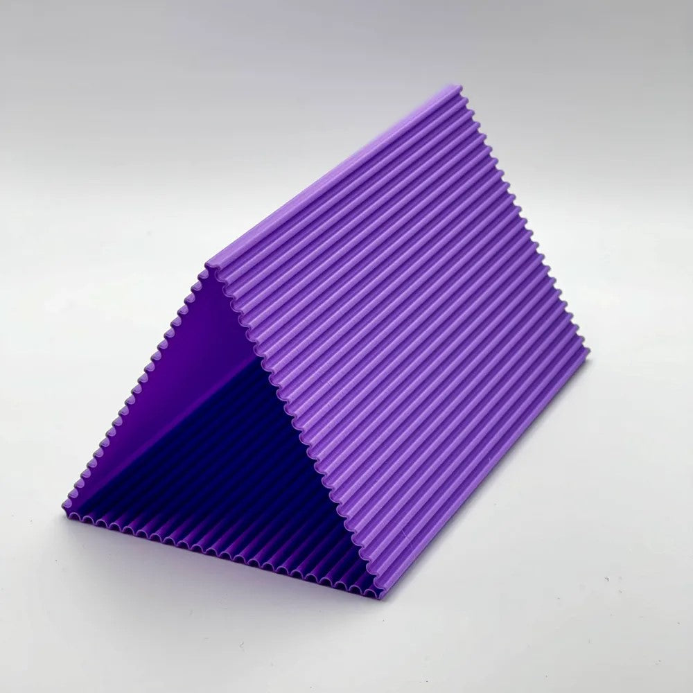 set of 3 triangular pots with pattern