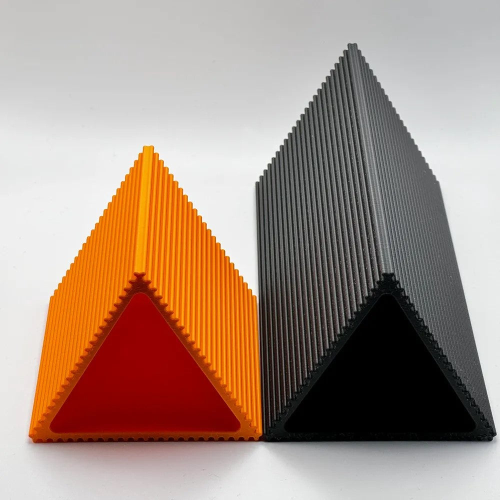 set of 3 triangular pots with pattern