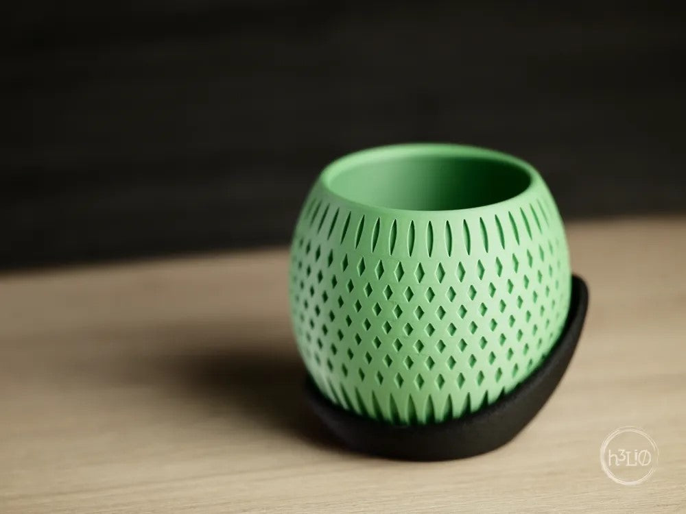 orbit · planter with wrap around plate