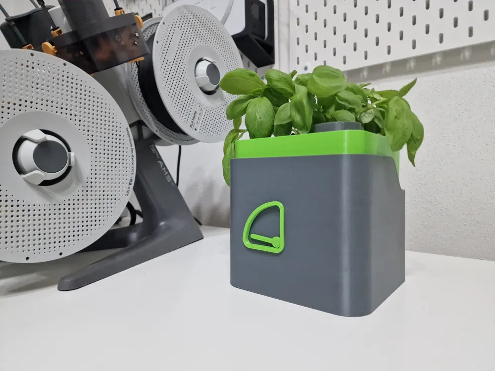 Planter V1 - Self Watering Pot