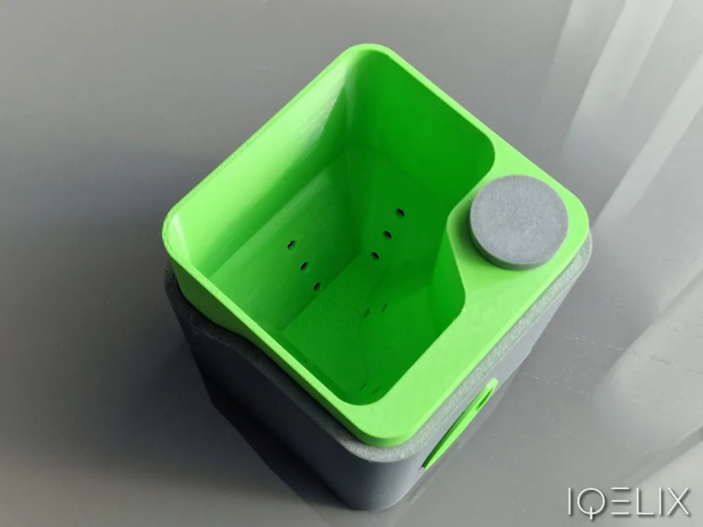 Planter V1 - Self Watering Pot