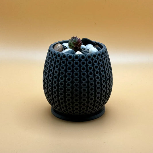 planter with circle pattern